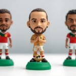 Pessoa brasileira trabalhando em ambiente digital profissional para ilustrar Como fazer renda extra com figurinhas da Copa 2026 no Mercado.