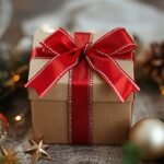 Pessoa brasileira trabalhando em ambiente digital profissional para ilustrar Como Ganhar Dinheiro Fazendo Cestas de Natal Personalizadas.