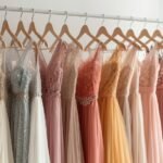 Pessoa brasileira trabalhando em ambiente digital profissional no computador para ilustrar Onde vender vestidos de festa usados pela.
