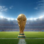 Pessoa brasileira trabalhando em ambiente digital profissional para ilustrar Quanto a FIFA arrecada? Entenda o faturamento bilionário da.